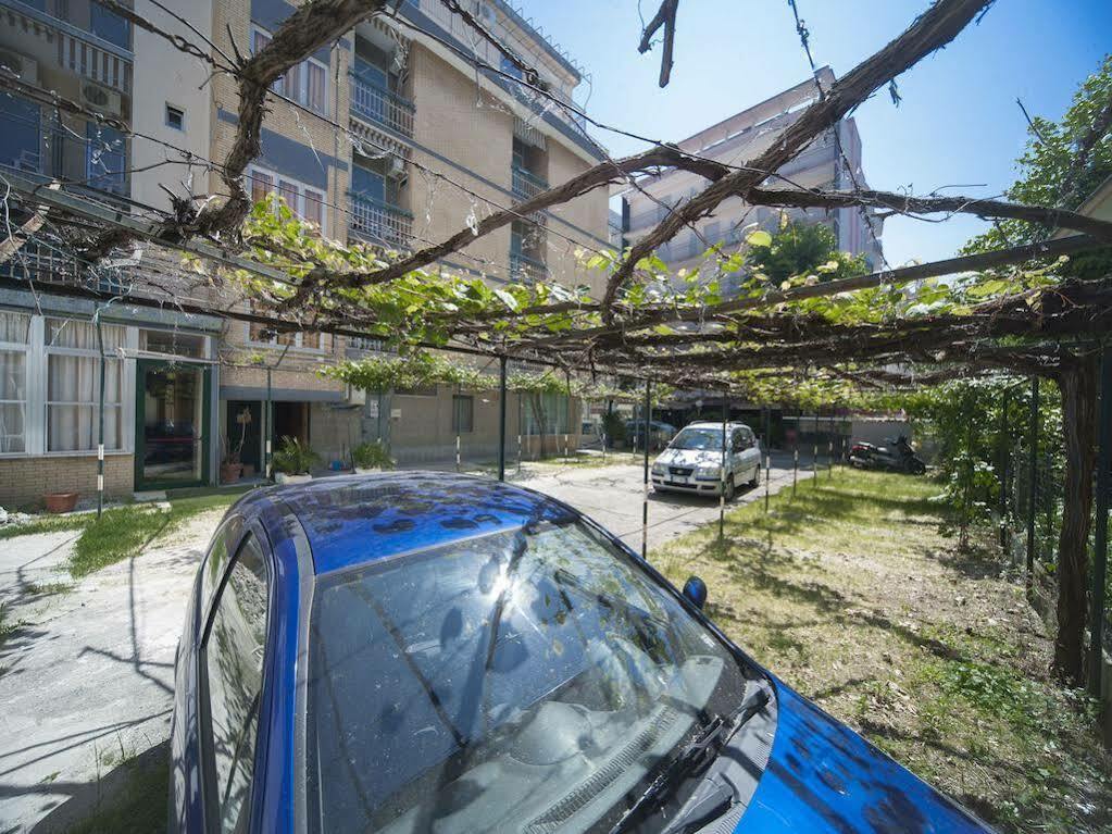 Hotel Gemini Rimini Exterior foto